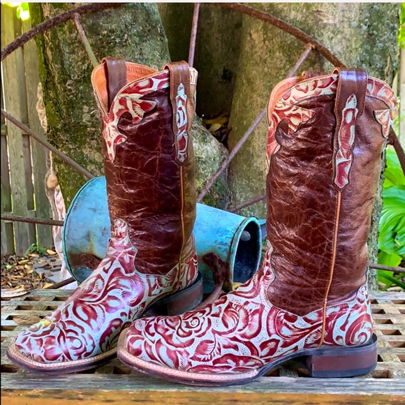 boots with red roses